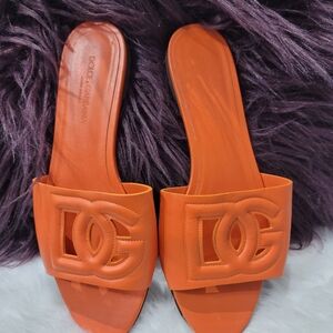 Calfskin sliders with DG logo